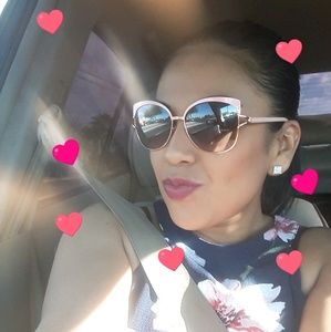 Meet your Posher, Alma